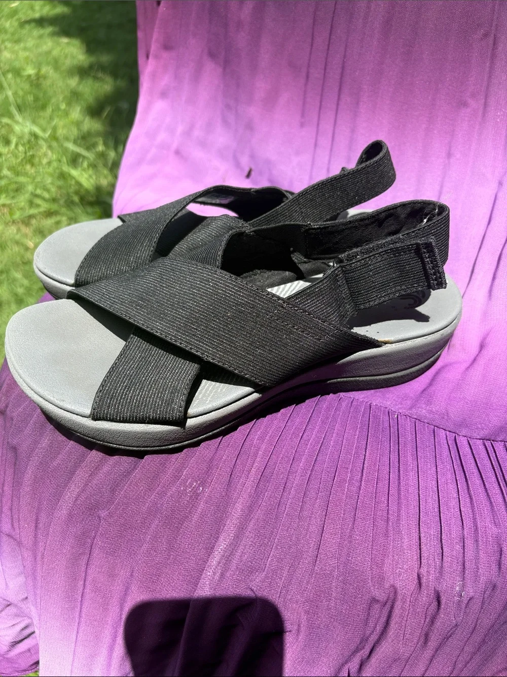 Clarks Black Crossover Sandals with Gray Footbed - Picture 5 of 11